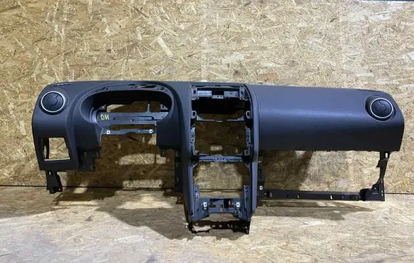 Nissan Qashqai Dashboard 68200JD900 05223303LG 05223303
