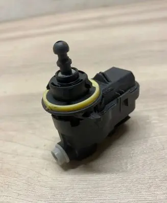 Toyota Yaris Headlight level adjustment motor 90013783