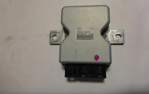 Mazda 3 III Fuel pump relay PE02
