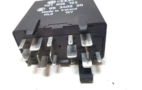 Volkswagen Multivan T4 Glow plug pre-heat relay 05340220