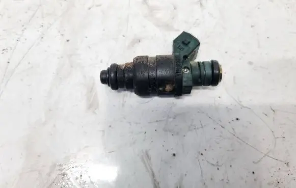 Audi A3 S3 8L Fuel injector 037906031AA