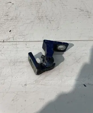 Volkswagen Tiguan Rear door upper hinge 5N0831401A