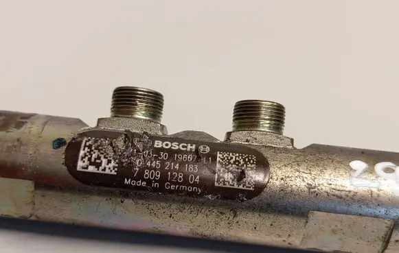 BMW 3 E90 E91 Fuel main line pipe 7809128 780912804 0445214183