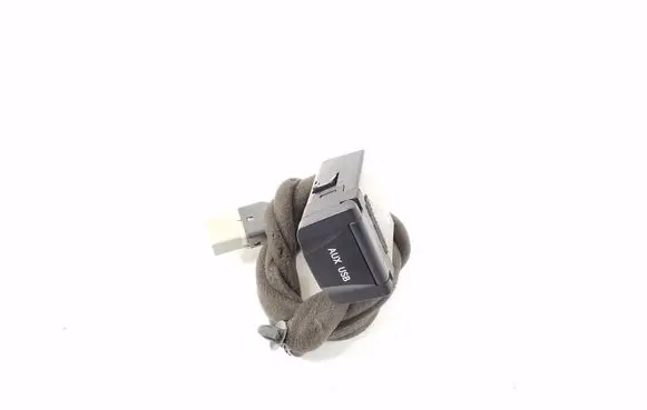 Hyundai Santa Fe USB socket connector 961202W501