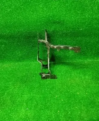Headlight/headlamp mounting bracket