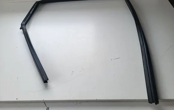 Nissan Murano Z51 Rubber seal rear door window/glass 