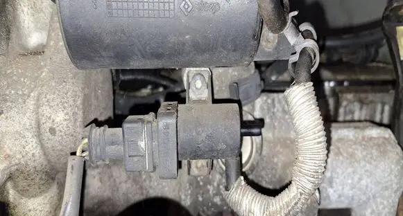Nissan Primera Turbo solenoid valve 
