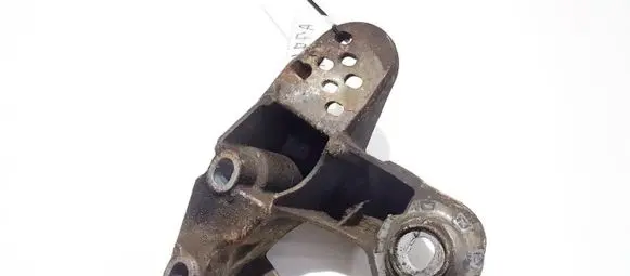 Skoda Superb B5 (3U) Engine mounting bracket 8e0199351