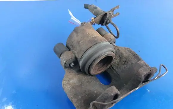 Volkswagen PASSAT B5 Front brake caliper