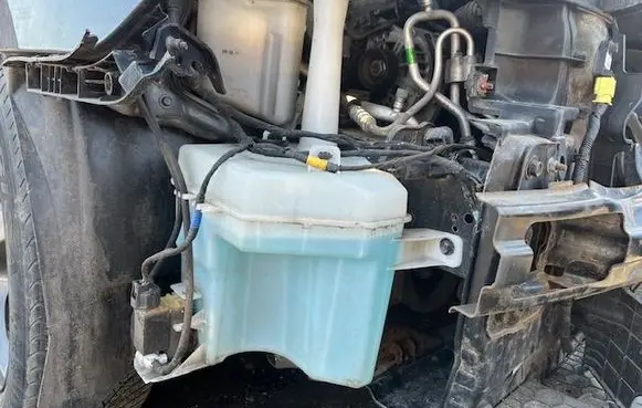Hyundai i30 Windshield washer fluid reservoir/tank 