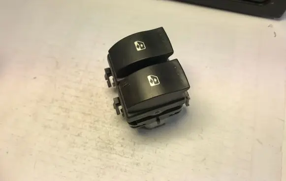 Renault Megane II Electric window control switch