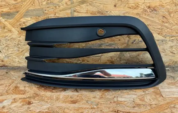 Volkswagen Golf VIII Front bumper lower grill 5H0853665J 5H0853711A