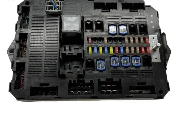 Jaguar XF Fuse module 9X2314B476AC 73409725