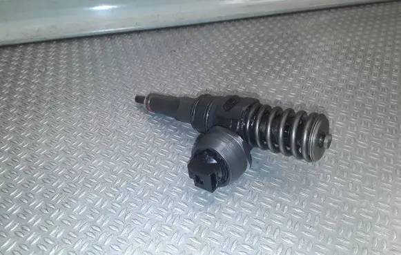 Volkswagen Sharan Fuel injector 038130073ak 0414720038