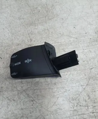 Ford Focus C-MAX Sound control switch 758709