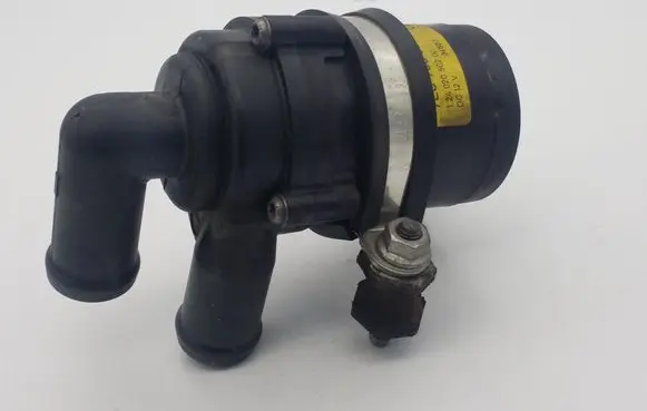 Volkswagen Touareg I Water pump 7L0965561K