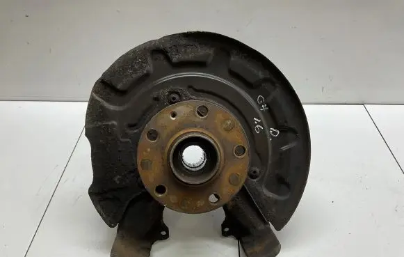 Volkswagen Golf VII Front wheel hub
