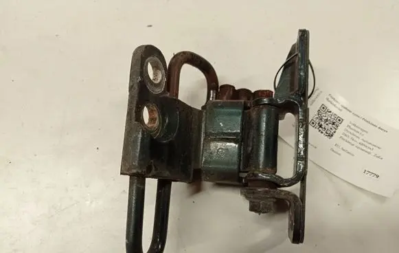 Volkswagen Phaeton Front door lower hinge 