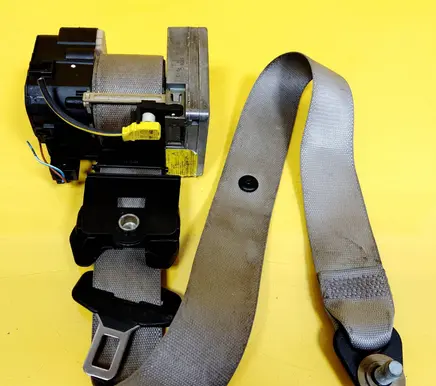 Mercedes-Benz S W220 Front seatbelt 2208602885
