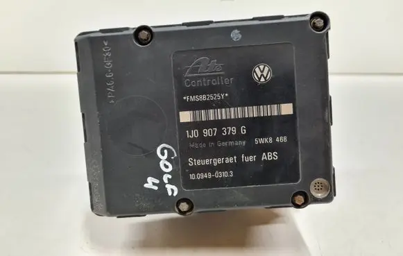 Volkswagen Golf IV ABS Pump 1J0907379G 1J0614117C