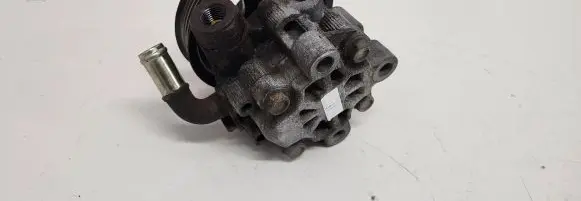Toyota Corolla Verso AR10 Power steering pump