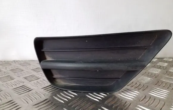 Ford Focus Front bumper lower grill 2M5119952A