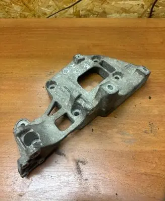 Volkswagen Golf V Generator/alternator bracket 06F903143F