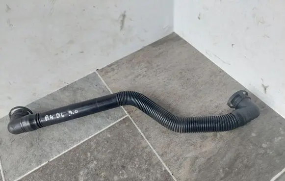 Audi A4 S4 B6 8E 8H Breather hose/pipe 8E0133889A
