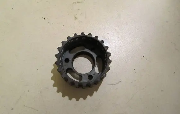 Volkswagen PASSAT B7 Fuel pump gear (pulley) 03L130111E