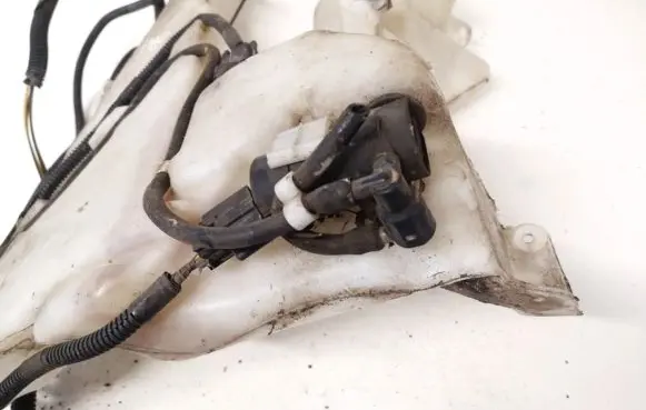 Volvo V50 Windscreen/windshield washer pump 1s7117k624fe