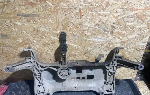 Volkswagen PASSAT B6 Front subframe 7N0199369A