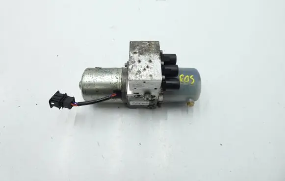 Volkswagen Eos Convertible roof hydraulic pump 1Q0871789E