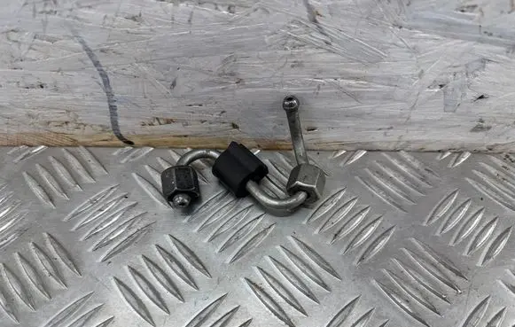 Fuel injector supply line/pipe