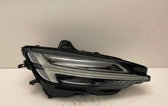 Volvo V60 Headlight/headlamp 32228810 6E6E647617