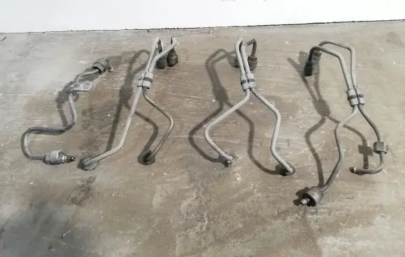 Volvo XC60 Fuel injector supply line/pipe 