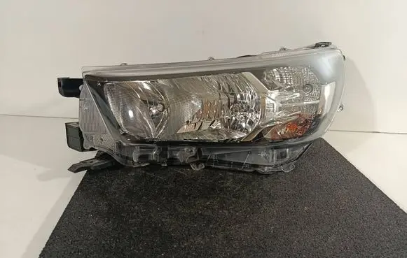 Toyota Hilux VIII Headlight/headlamp 811500KK60 1EJ92364030