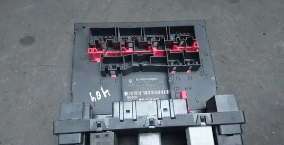 Volkswagen PASSAT B6 Fuse box set 3C0937049AD F005V00630 1K0951253