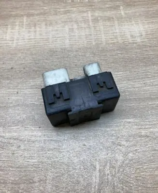 Volvo S70 V70 V70 XC Coolant fan relay 9442934