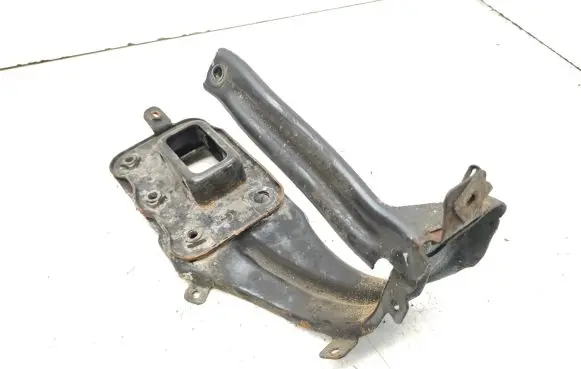 Mercedes-Benz CLS C219 Front bumper cross member