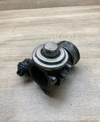 Volkswagen PASSAT B5.5 EGR valve 038131501AA