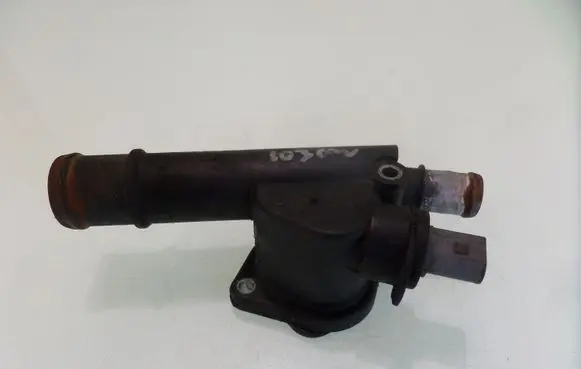 Volkswagen PASSAT B6 Engine coolant pipe/hose 038121132G
