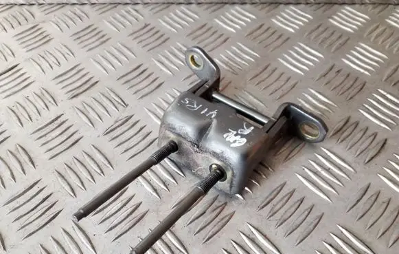 Infiniti FX Rear door upper hinge