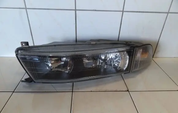 Mitsubishi Galant Headlight/headlamp
