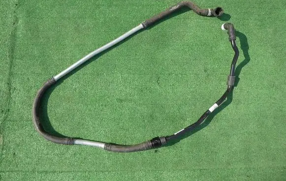 Volkswagen PASSAT B8 Engine coolant pipe/hose 5Q0820507H