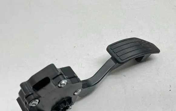 Subaru XV II Accelerator throttle pedal 36010FL020 10U30C00034