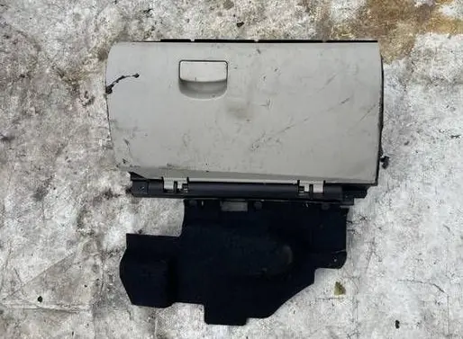 Glove box