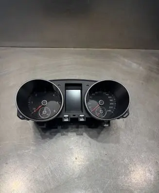 Volkswagen Golf VI Speedometer (instrument cluster) 5K0920870G 1005021052