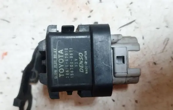 Toyota RAV 4 (XA30) Glow plug pre-heat relay 2861067010 1567000671