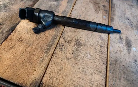Chrysler PT Cruiser Fuel injector A6460700787