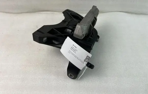 Peugeot 3008 II Engine mount bracket 9820297580